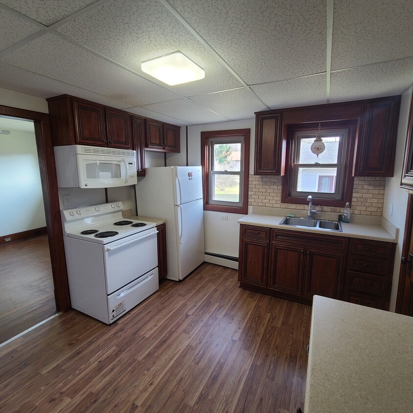 Primary Photo - 1370 Mars-Evans City Rd