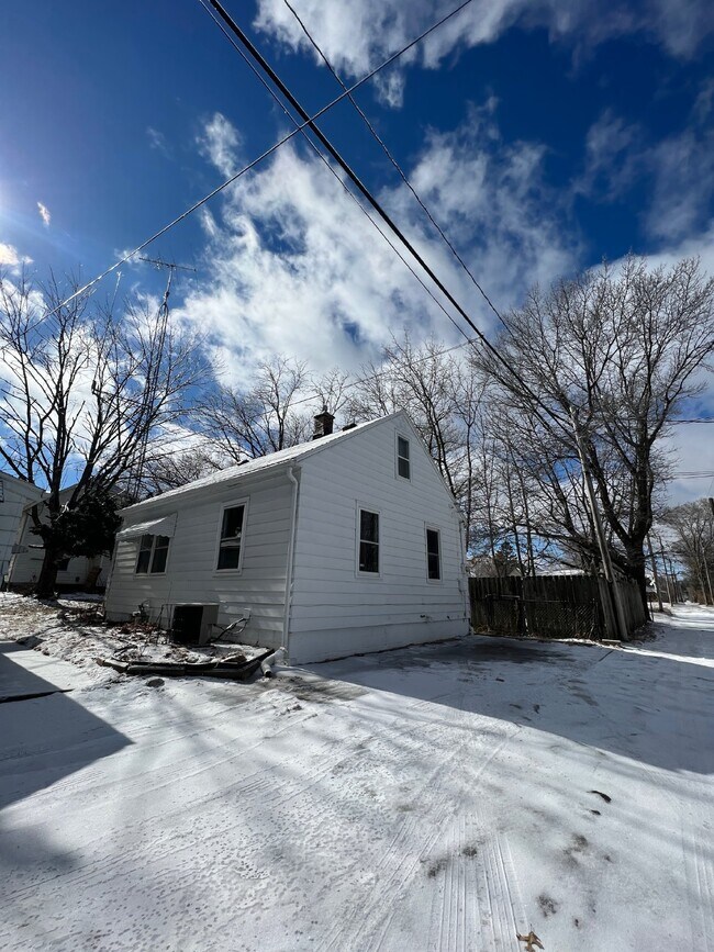 Foto del edificio - 2 Bedroom | 1 Bathroom Single-Family Home ...