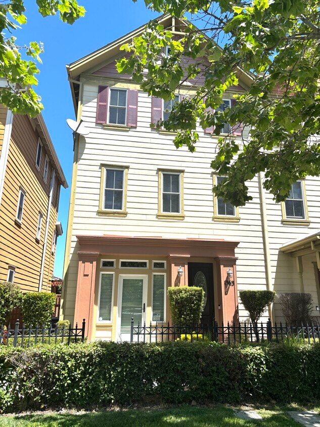 Foto principal - 1363 Sycamore Ave