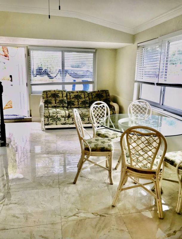 Foto del edificio - 3221 NE 7th St