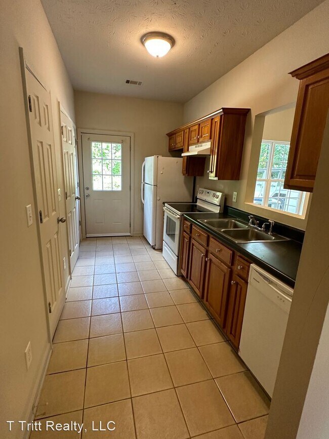 Building Photo - 5 br, 3.5 bath House - 126 Nizzear Lane