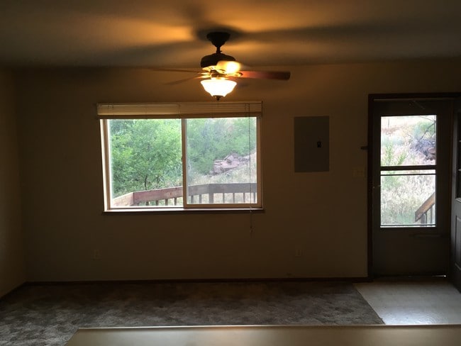 Building Photo - 511 5th Ave