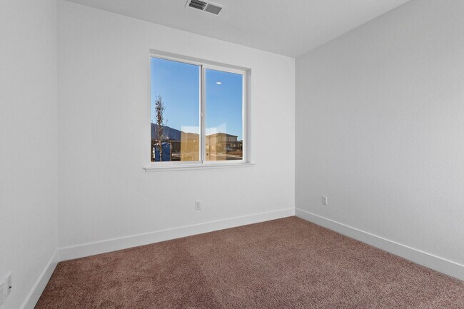 Foto del edificio - 4 BED | 3 BATH | SINGLE-STORY