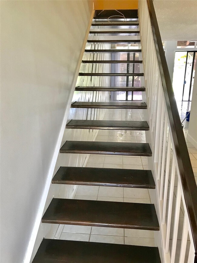 Building Photo - 1640 W Golfview Dr