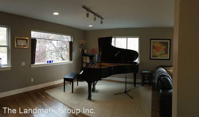 Foto del edificio - 4 br, 4 bath House - 3315 E Denny Way