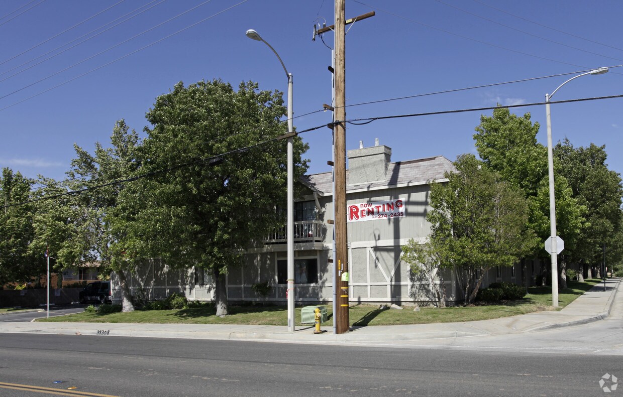 Primary Photo - Parkglen Apartments