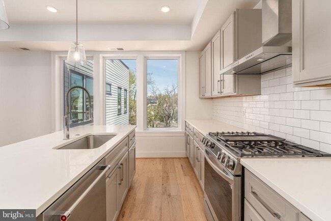 Building Photo - 811 Upshur St NW