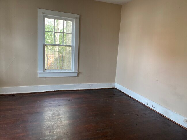 Building Photo - 1605 13th Ave S