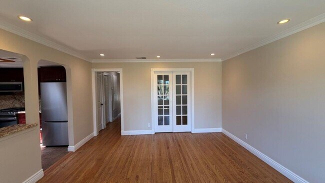 Foto del edificio - Beautiful Updated 4-Bedroom Martinez Home with Hardwood Floors,  Backyard & Gardener Included
