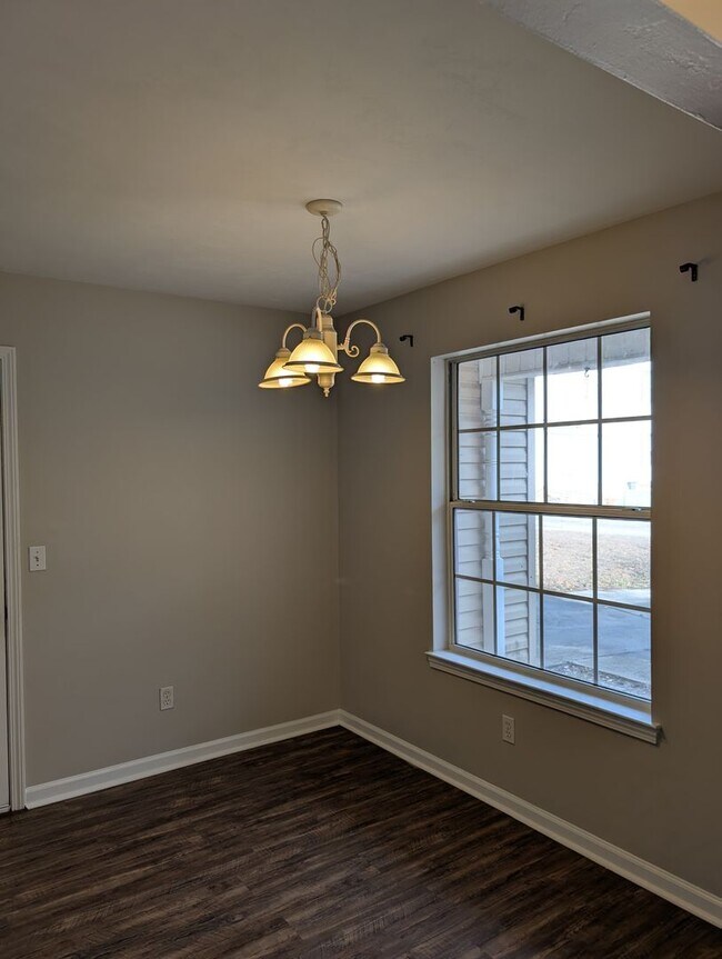 Foto del edificio - 3/2 Home with garage and spacious living areas!!!