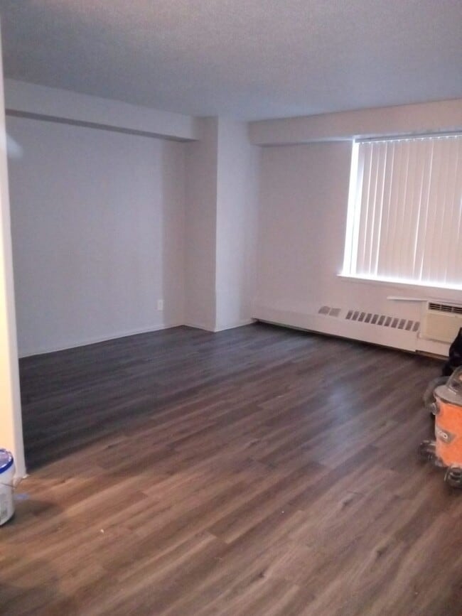 Building Photo - 600A LLC