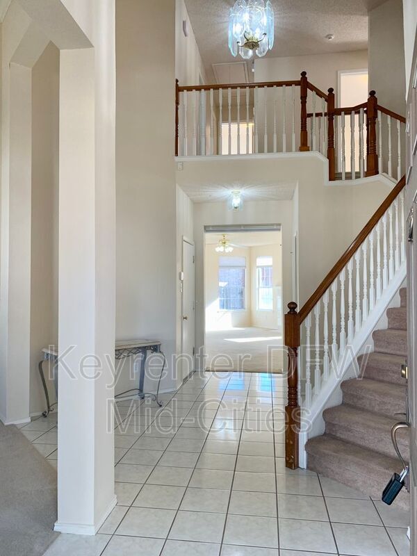 Building Photo - 2320 Kittyhawk Dr