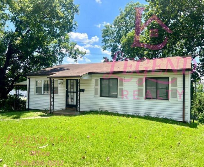 Building Photo - Welcome to your 3 Bedroom 2 Bathroom home!!