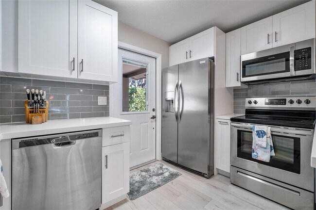 Foto del edificio - 1634 NE 3rd Ave