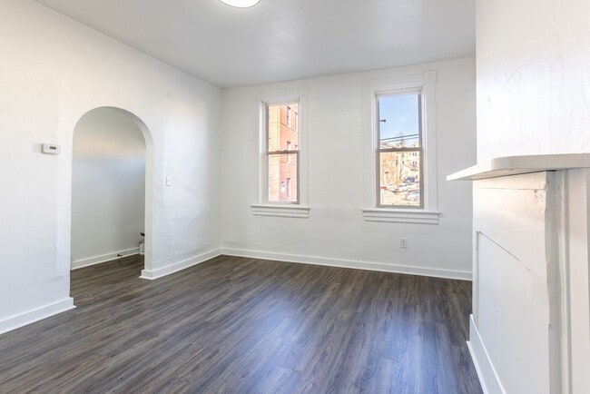 Building Photo - Available April 2026 - COMPLETELY RENOVATED 2 Bedroom Home