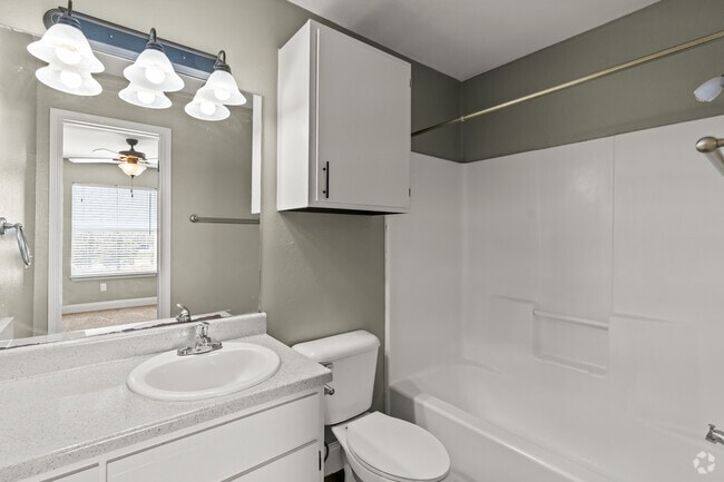 3BR, 2BA - 1049SF - Bathroom - Bent Tree Apartments