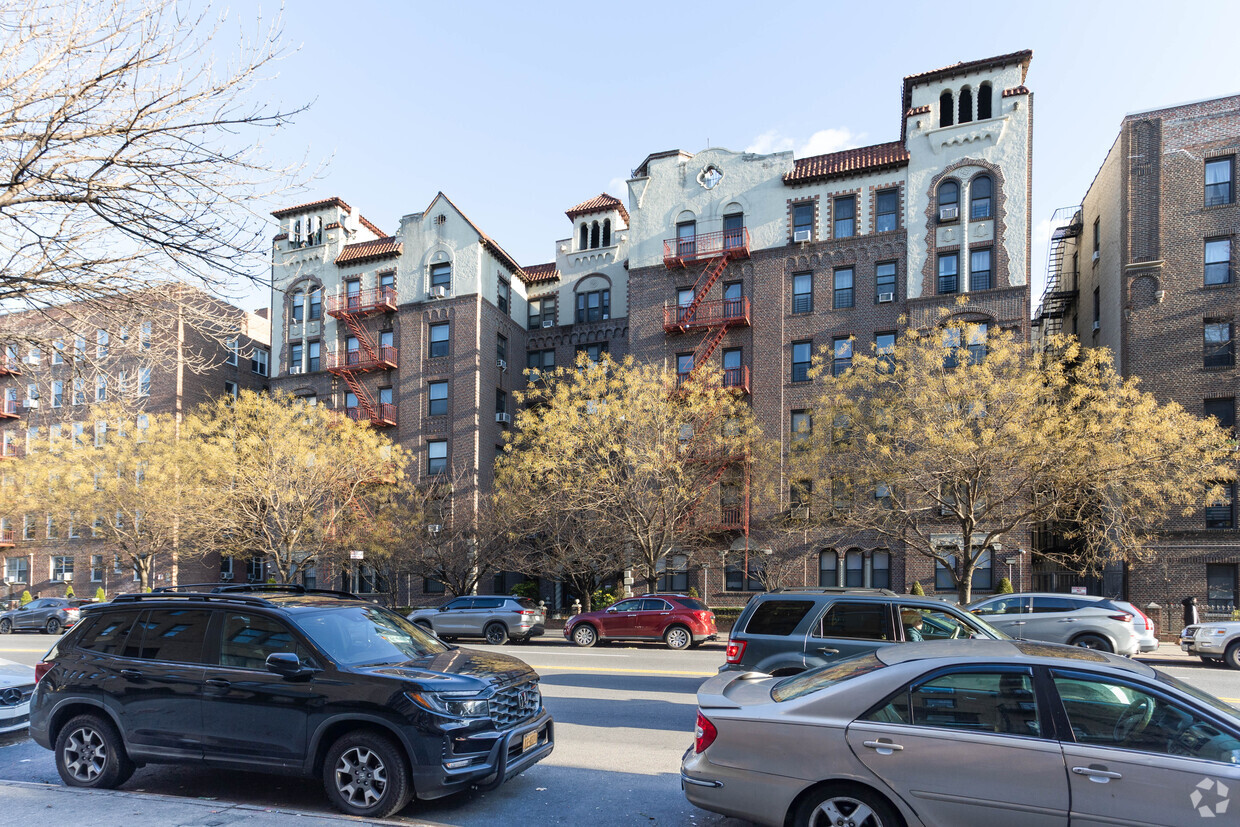 Primary Photo - The Cherry Blossom Building