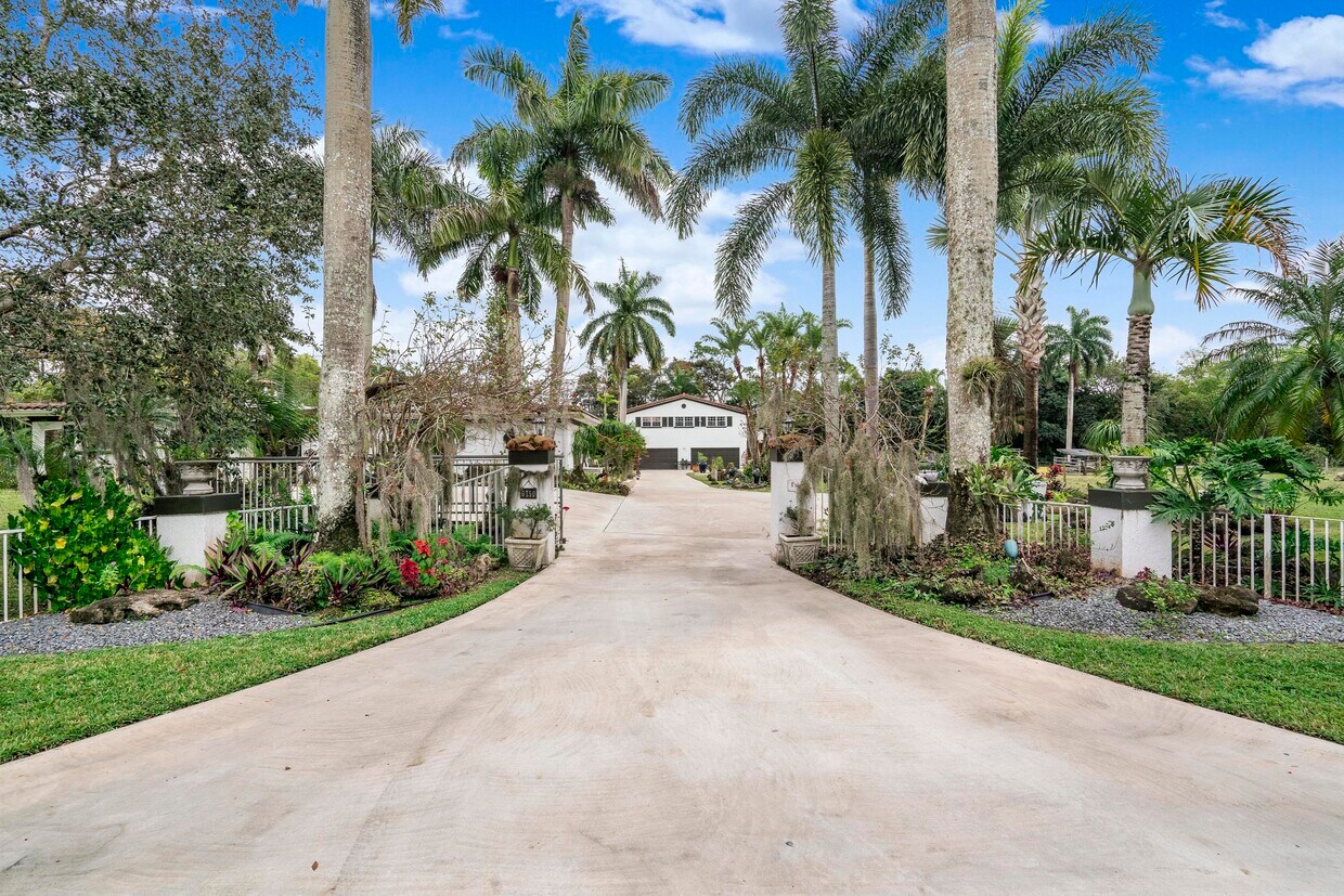 Foto principal - 6750 NW 81st Terrace