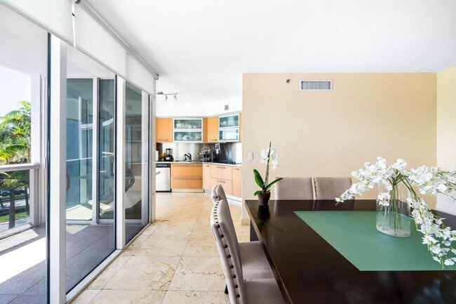 Foto del edificio - 18911 Collins Ave