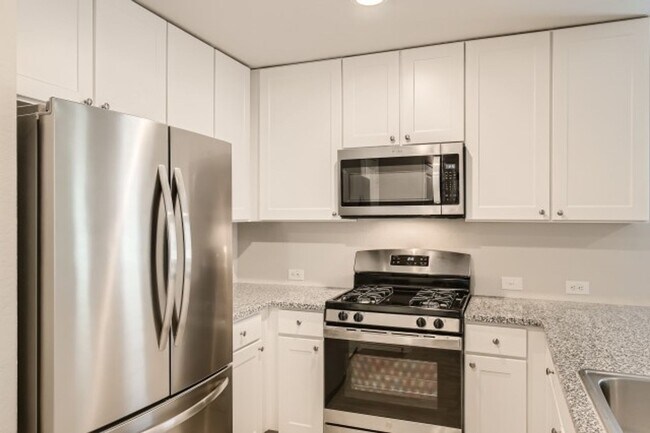 Building Photo - Cozy 3 bedroom off 211 and 90! 10 miles fr...