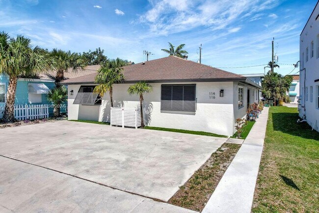 Building Photo - 114 S Lakeside Dr