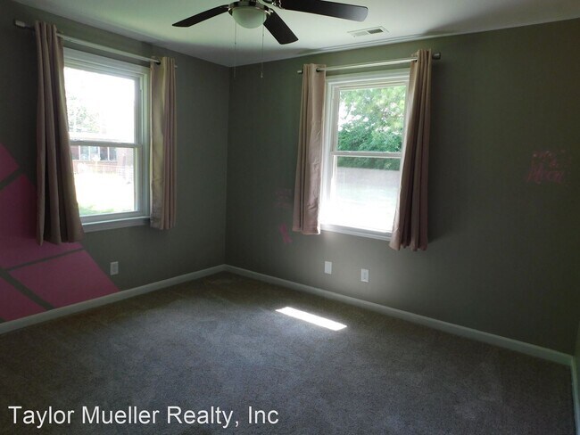 Building Photo - 3 br, 1.5 bath House - 106 Pritchard St