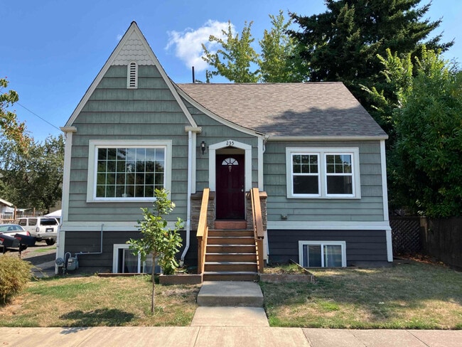 Building Photo - 235 Catron St N