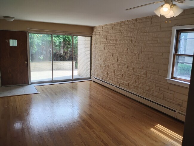 Foto del edificio - 1245 La Grange Rd