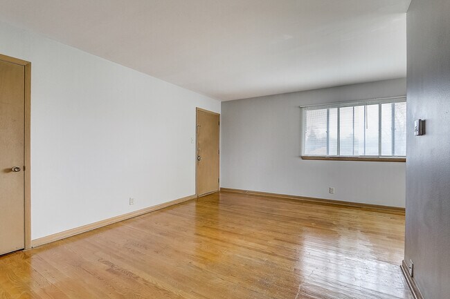 Building Photo - 5335 N Mohawk Ave