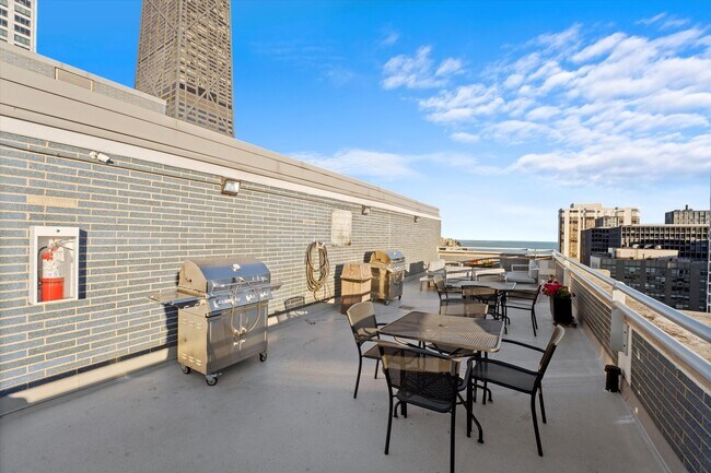 Foto del edificio - 222 E Pearson St