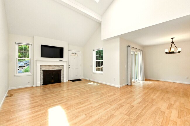 Foto del edificio - Gorgeous 3 Bed 2.5 Bath Townhome in Little...