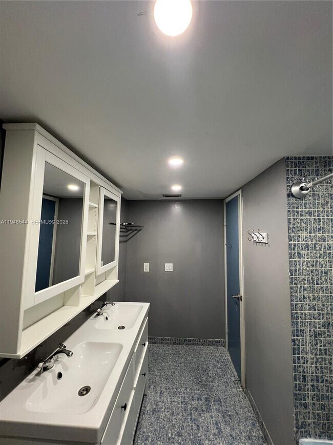 Foto del edificio - 1710 NE 191st St