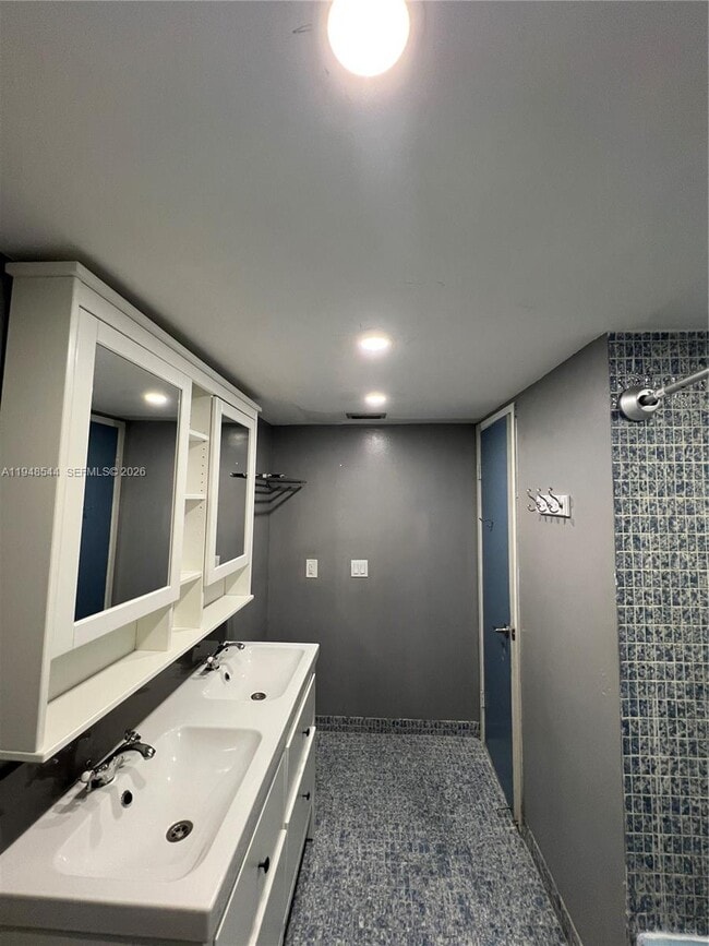 Foto del edificio - 1710 NE 191st St