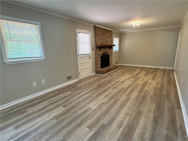 Foto del edificio - 5594 Laurel Ln NW