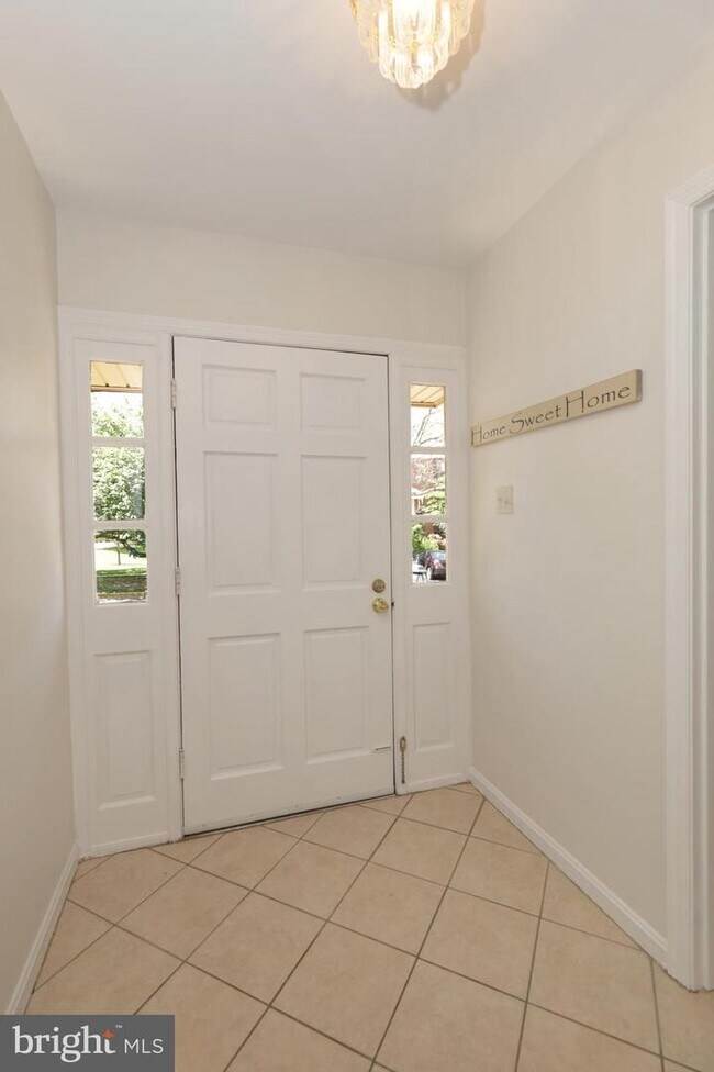 Building Photo - 8142 Larkin Ln