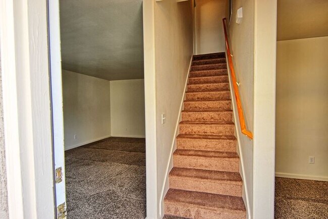 Building Photo - 725 Starlite Dr