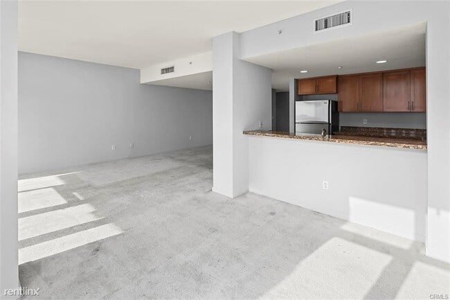 Building Photo - 400 W Ocean Blvd