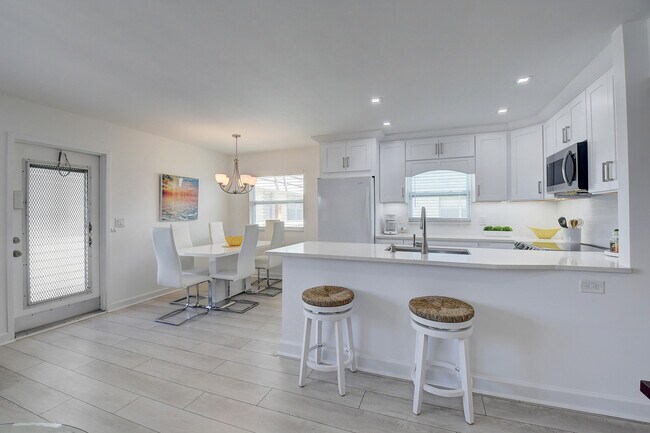 Building Photo - 461 Brittany Dr