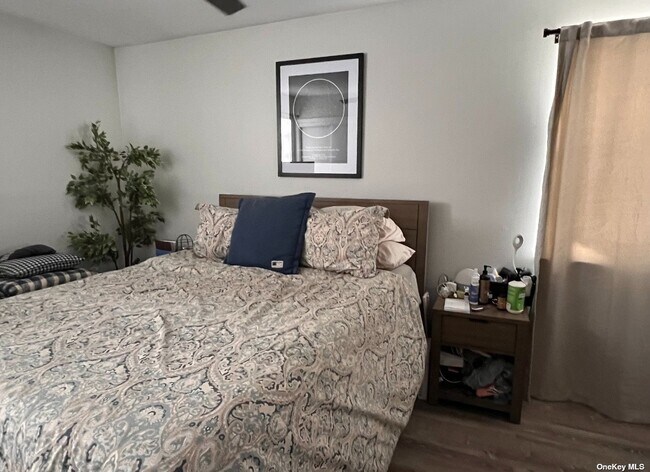 Foto del edificio - 885 E Park Ave