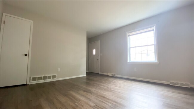 Foto del edificio - 203 Country Villa Ln
