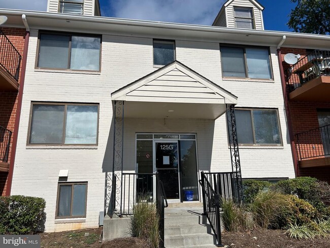 Building Photo - 125 Clubhouse Dr SW