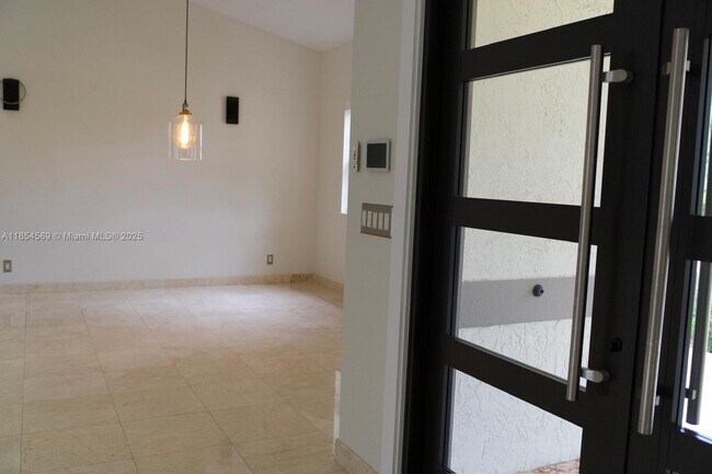 Foto del edificio - 6739 Skyline Dr