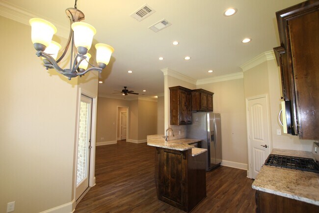 Foto del edificio - Beautiful 4 Bedroom Home Coming Soon in Bu...