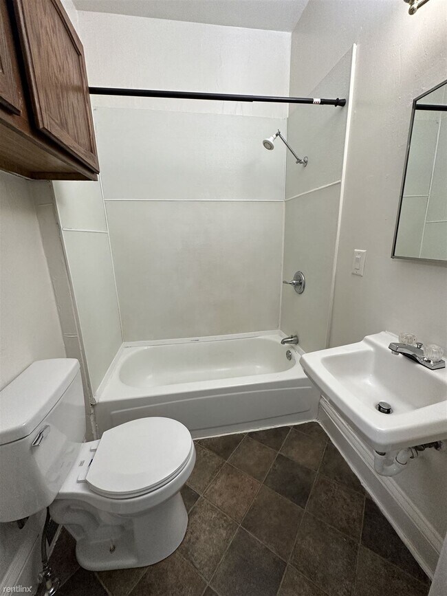 Building Photo - 1 br, 1 bath 4plex - 315 W Trail St #4