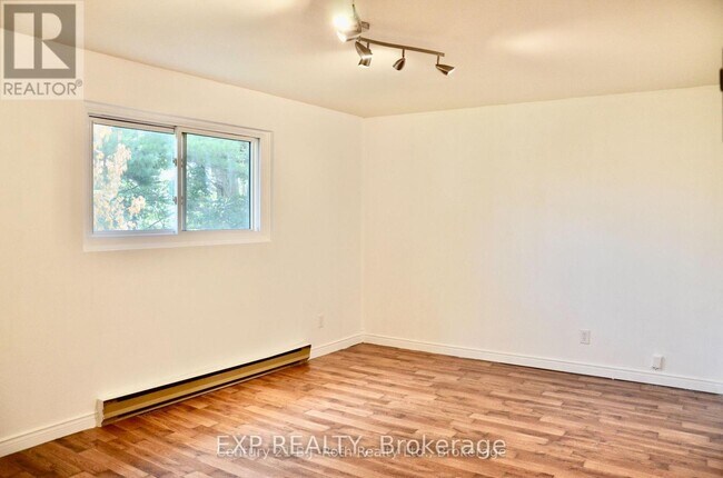 Building Photo - 12 Kings Ct