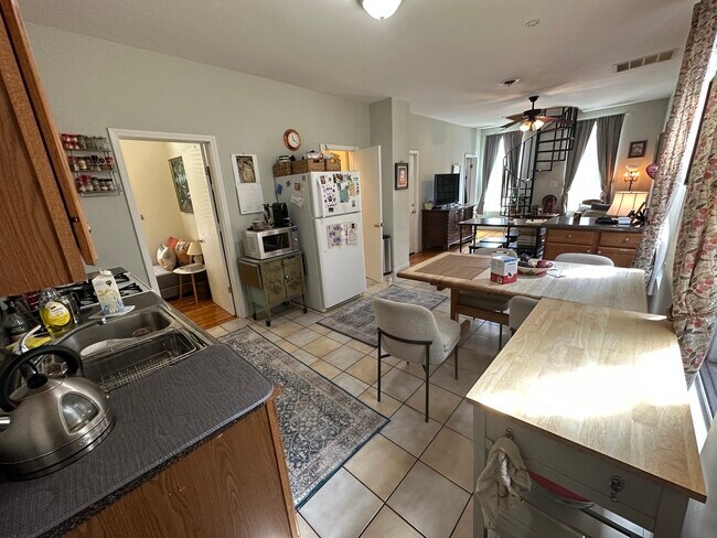 Foto del edificio - 1516 N Greenview Ave