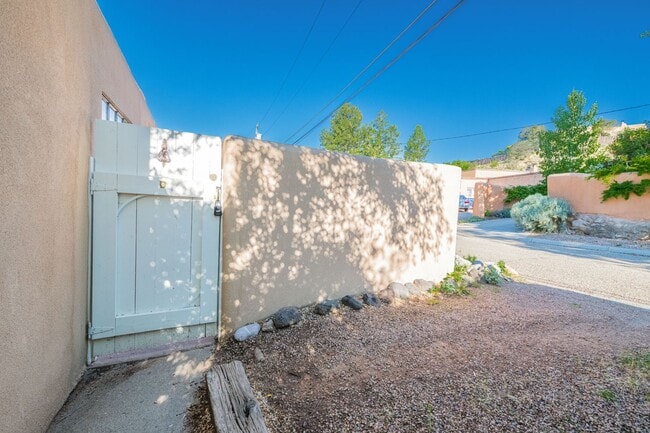 Building Photo - 516 Hillside Ave