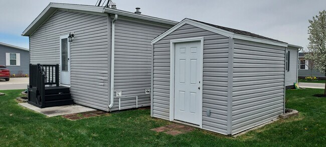 Building Photo - 9693 Edgeworth Dr