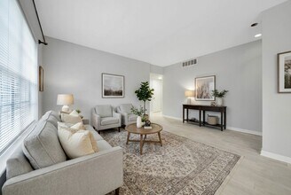 Building Photo - 2822 Briarhurst Dr