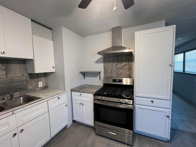 Building Photo - 801 Vanda Ave